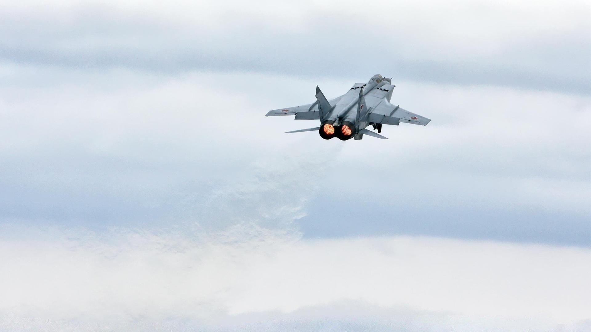 比利时骑手拉里萨·保利斯在2024年巴黎奥运会盛装舞步比赛中以“Luna”马匹获得第七名,展现出色表现。