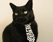 球场“铜墙铁壁”的防线令人望而却步,铜墙铁壁打一地名